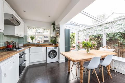 6 Bell Road, East Molesey, KT8 0SS