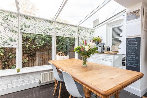 6 Bell Road, East Molesey, KT8 0SS