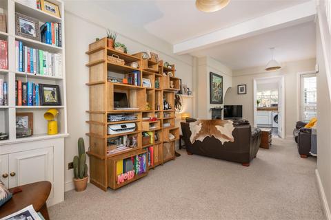 6 Bell Road, East Molesey, KT8 0SS