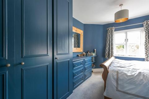 6 Bell Road, East Molesey, KT8 0SS