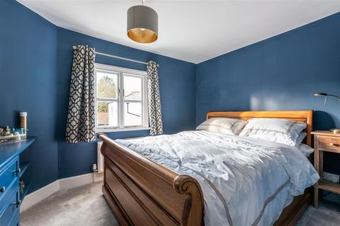 6 Bell Road, East Molesey, KT8 0SS