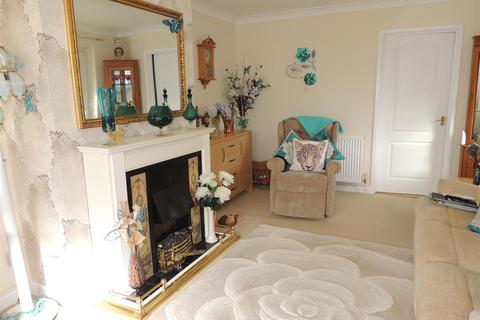 14 Morcom Close, St Austell, PL25 3UF
