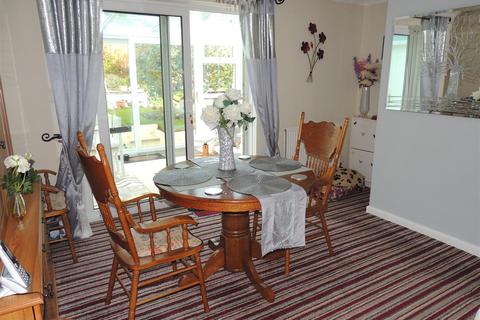 14 Morcom Close, St Austell, PL25 3UF