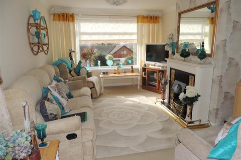 14 Morcom Close, St Austell, PL25 3UF