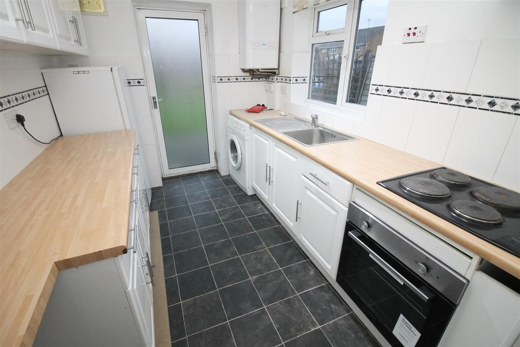 Cottingham Grove, Bletchley, Milton Keynes 3 bed terraced house £