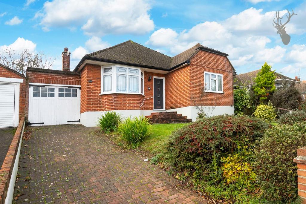 Lechmere Avenue, Chigwell 4 bed detached bungalow £650,000