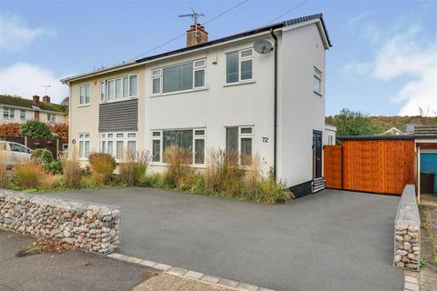 72 Broomfield, Benfleet, SS7 2SW