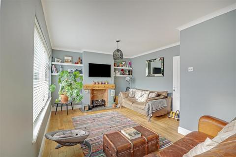 72 Broomfield, Benfleet, SS7 2SW