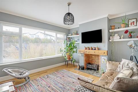 72 Broomfield, Benfleet, SS7 2SW
