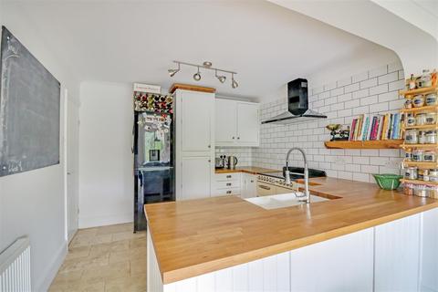 72 Broomfield, Benfleet, SS7 2SW