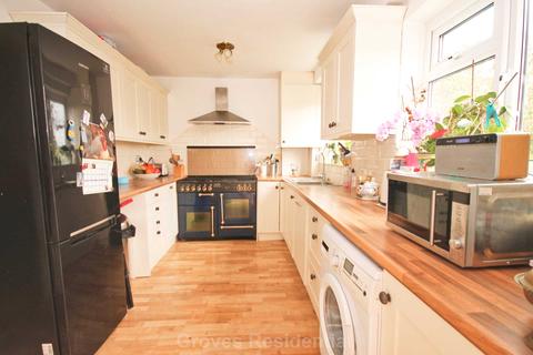 3 The Crescent, New Malden, KT3 3LE