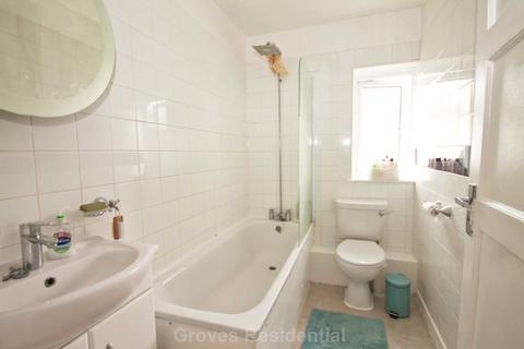 3 The Crescent, New Malden, KT3 3LE