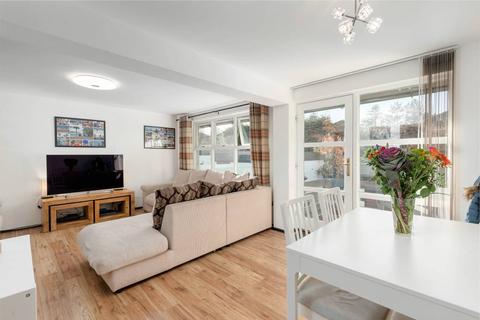 4 Cramond Green, Edinburgh, EH4 6NJ