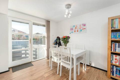 4 Cramond Green, Edinburgh, EH4 6NJ