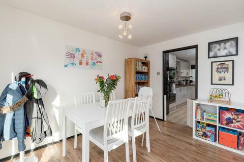 4 Cramond Green, Edinburgh, EH4 6NJ