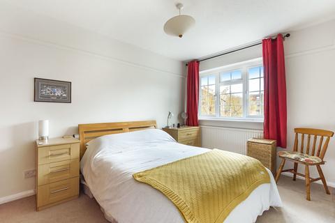 4 Burlingham Close, Guildford, GU4 7EH