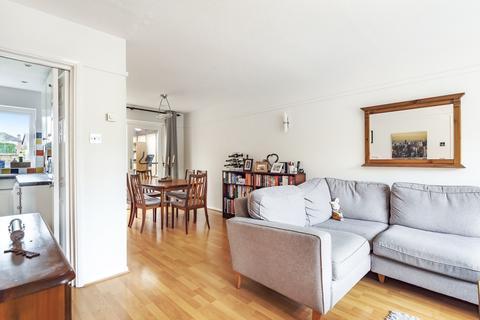 4 Burlingham Close, Guildford, GU4 7EH