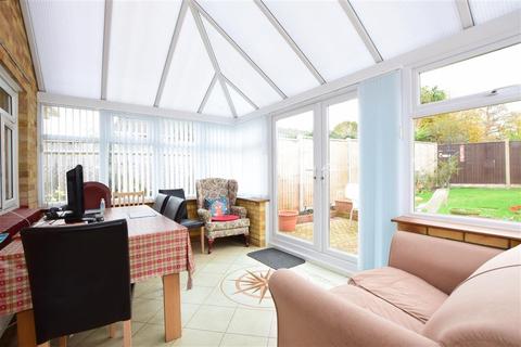 2 Sutton Close, Cowplain, Waterlooville, PO8 8QQ