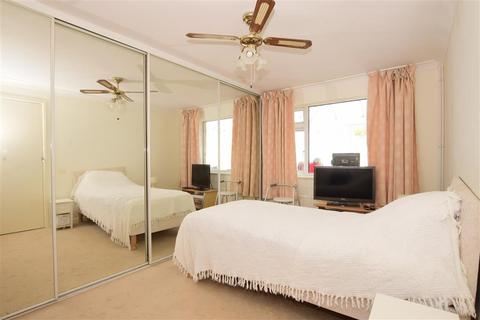 2 Sutton Close, Cowplain, Waterlooville, PO8 8QQ