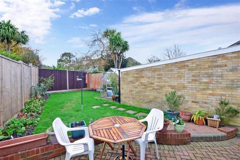 2 Sutton Close, Cowplain, Waterlooville, PO8 8QQ