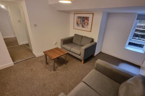 2 bedroom flat to rent, Anson Road, M14 5BZ