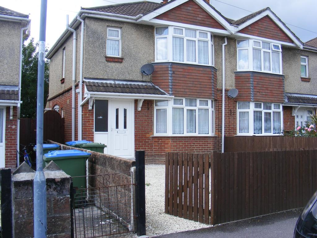 Pansy Road, Bassett, Southampton, SO16 4 bed house £1,435 pcm (£331 pw)