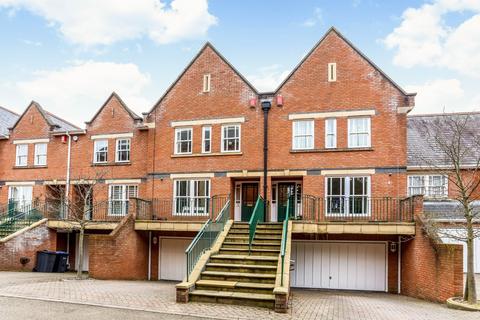 32 Chapel Square, Virginia Water, GU25 4SZ