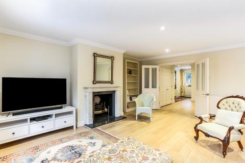 32 Chapel Square, Virginia Water, GU25 4SZ