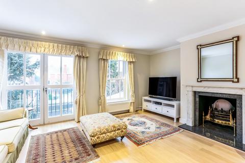 32 Chapel Square, Virginia Water, GU25 4SZ