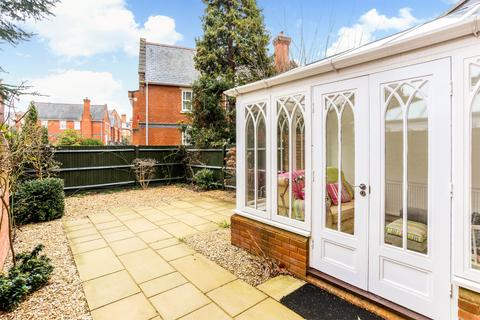 32 Chapel Square, Virginia Water, GU25 4SZ