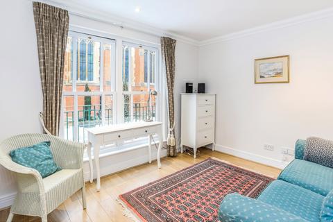 32 Chapel Square, Virginia Water, GU25 4SZ