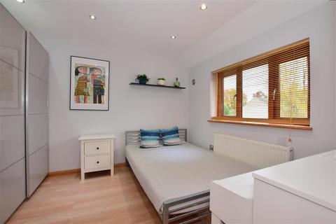 193 Chippenham Road, Romford, RM3 8HT