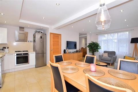 193 Chippenham Road, Romford, RM3 8HT