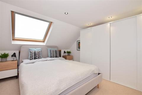 193 Chippenham Road, Romford, RM3 8HT