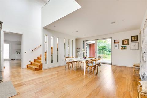 1 Carlile Place, Richmond, TW10 6GU
