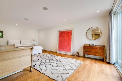 1 Carlile Place, Richmond, TW10 6GU