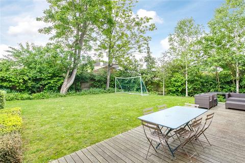 1 Carlile Place, Richmond, TW10 6GU