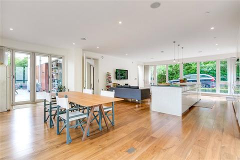 1 Carlile Place, Richmond, TW10 6GU