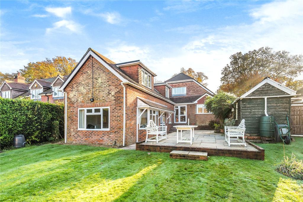 The Shrave, Four Marks, Alton, Hampshire, GU34 5 bed detached house £