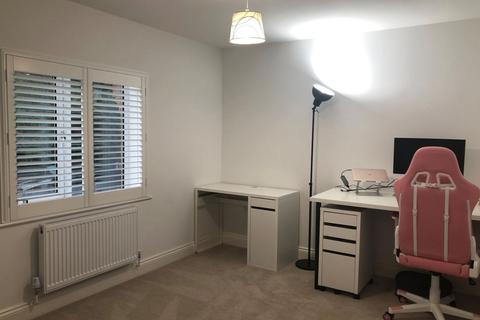 19 Greenview Drive, Northampton, NN2 7LA