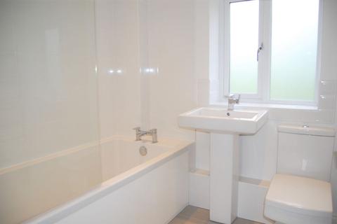 19 Greenview Drive, Northampton, NN2 7LA