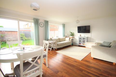 2 Welby Close, Maidenhead, SL6 3PY