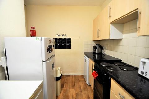 4 bedroom flat to rent, Thirlestane Road, Marchmont, Edinburgh, EH9