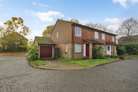 7 Shore Close, Hampton, TW12 3XS