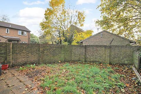 7 Shore Close, Hampton, TW12 3XS