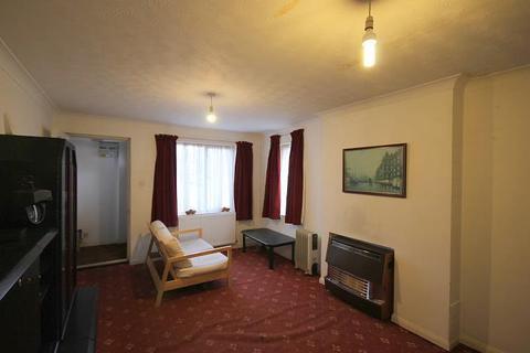 7 Shore Close, Hampton, TW12 3XS
