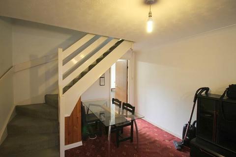7 Shore Close, Hampton, TW12 3XS