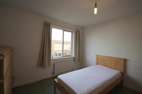 7 Shore Close, Hampton, TW12 3XS