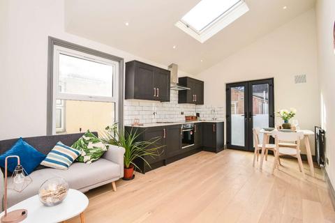 1 bedroom flat to rent, Elbe Street, Fulham, London