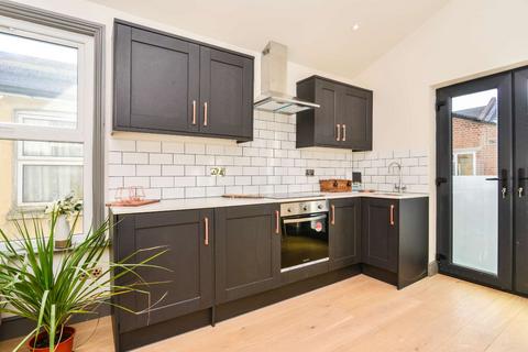 1 bedroom flat to rent, Elbe Street, Fulham, London